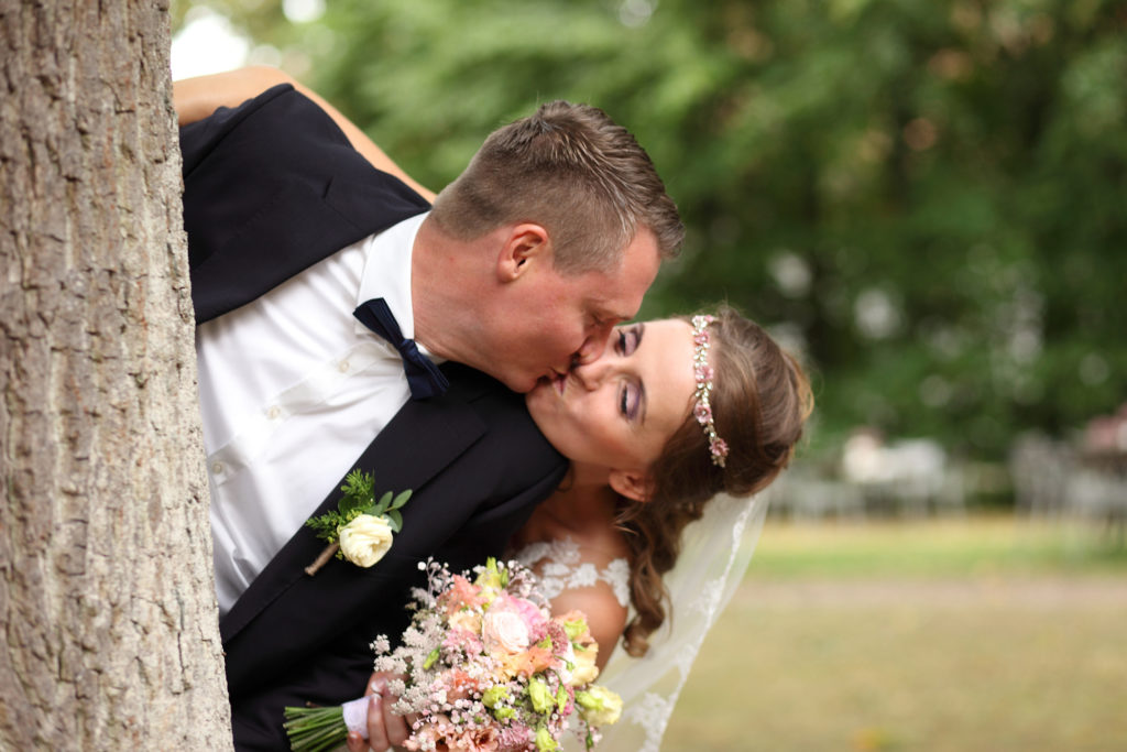 Hochzeitsaufnahmen im Grünen, am Standesamt, an der Kirche oder dem Ort ihrer Feier